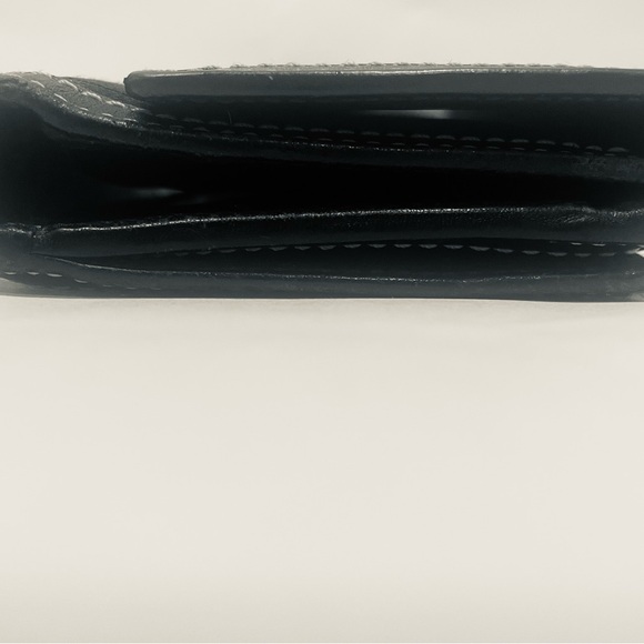 COACH Signature Tri-fold wallet in black, excellent condition - Picture 8 of 8